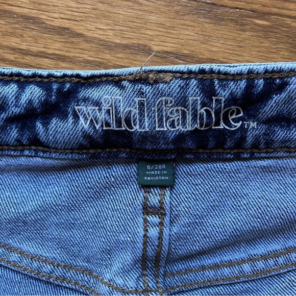 ✨Wild Fable Women's Blue Denim Cuffed Jean Shorts - Size 6/28 - EUC - Stretch - Picture 5 of 8